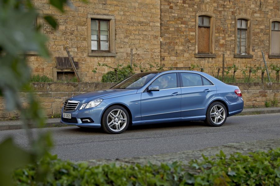  Mercedes-Benz E500 BlueEFFICIENCY 2011 года  (фото 11 из 17)